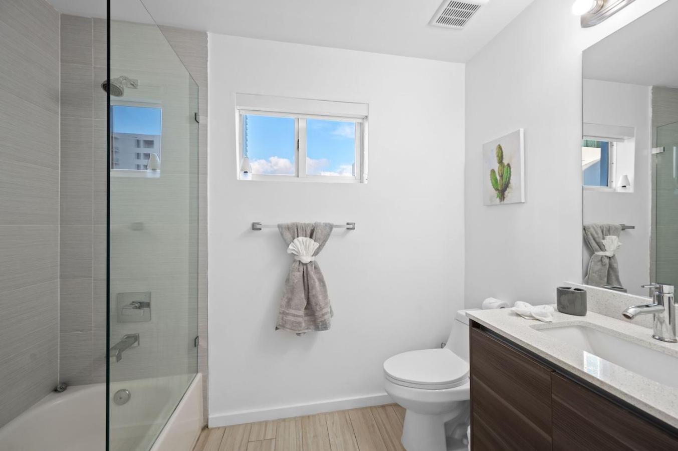 Subtle 2 Bed In Edgewater Downtown With Free Parking Apartment Miami Luaran gambar
